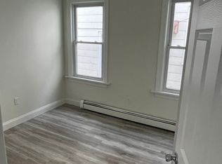 387-389 Gregory St, Bridgeport, CT 06604