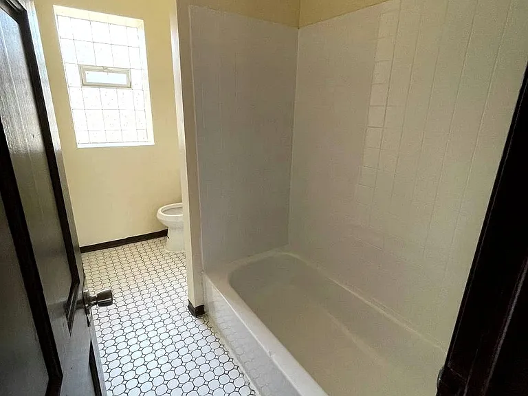 79th Street Apartments — Photo 9