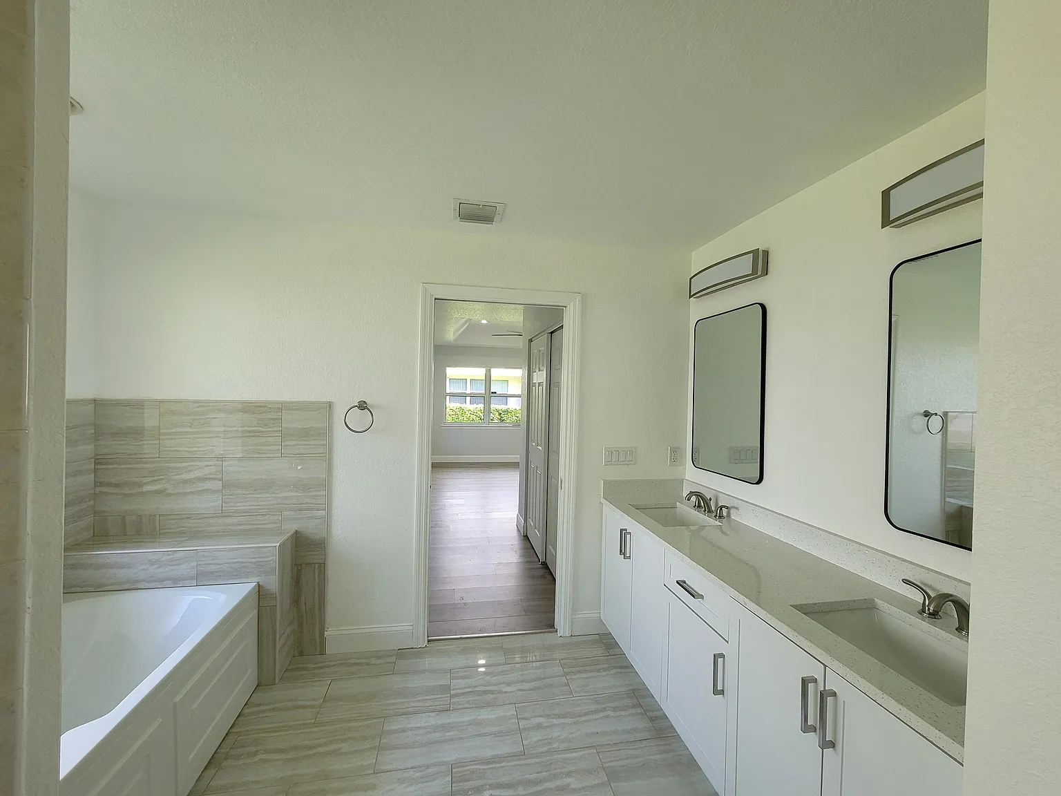 2 bed, 2.0 bath, 1286 sqft, $1,900 — Photo 4