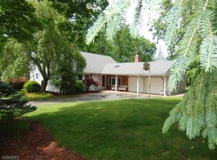 109 Chicasaw Dr, Oakland, NJ 07436