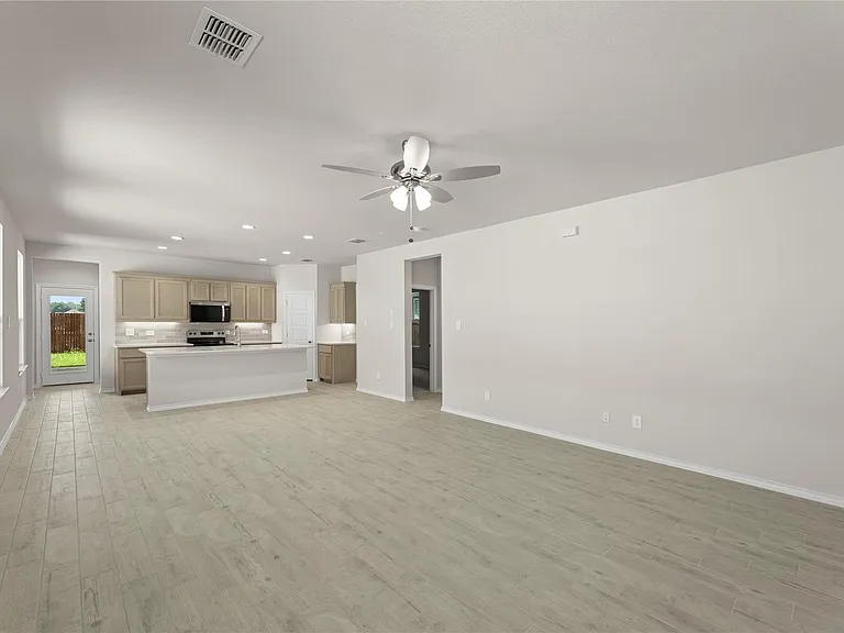 1641 Meadow Crest Dr — Photo 5