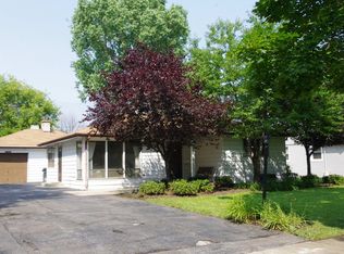 3400 Peacock Ln, Rolling Meadows, IL 60008