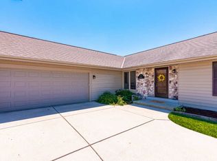 N76W15933 Countryside Dr, Menomonee Falls, WI 53051