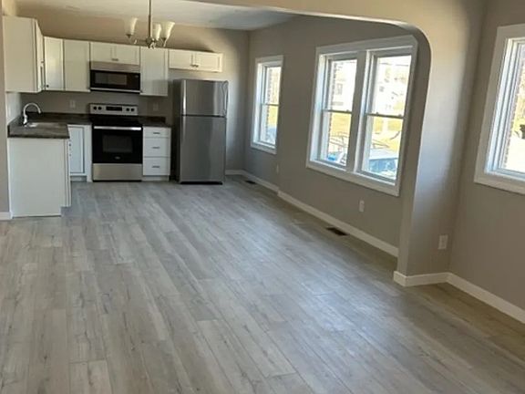 3rd image of 1401 Superior Ave #1