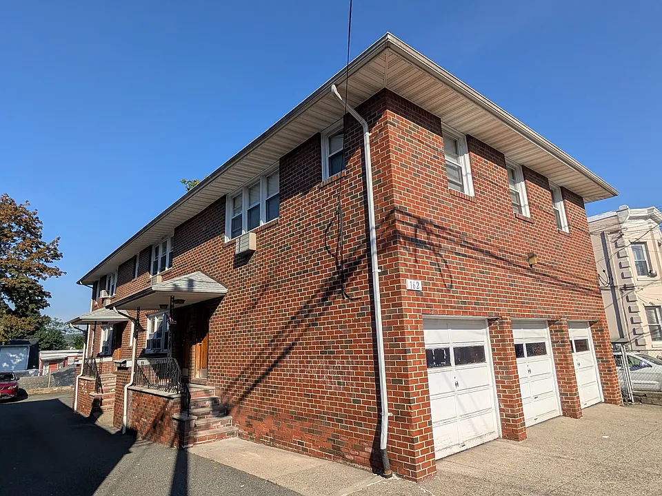 162-164 E 16th St #3