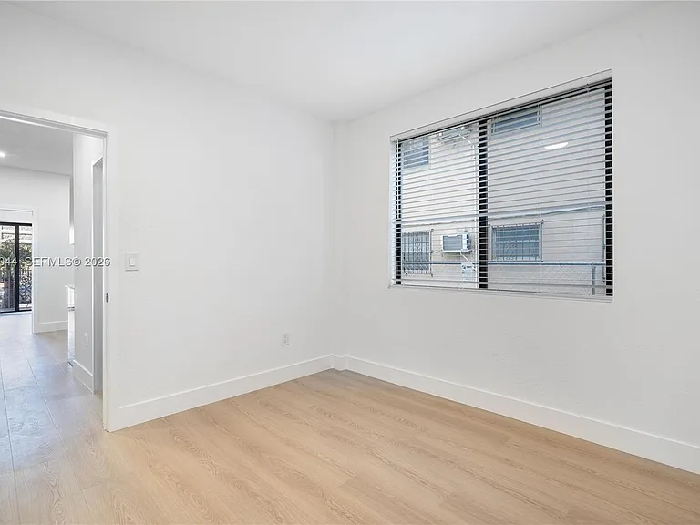 629 SW 10th Ave #6 — Photo 31