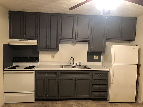3rd image of 104 N Pecan St APT 9