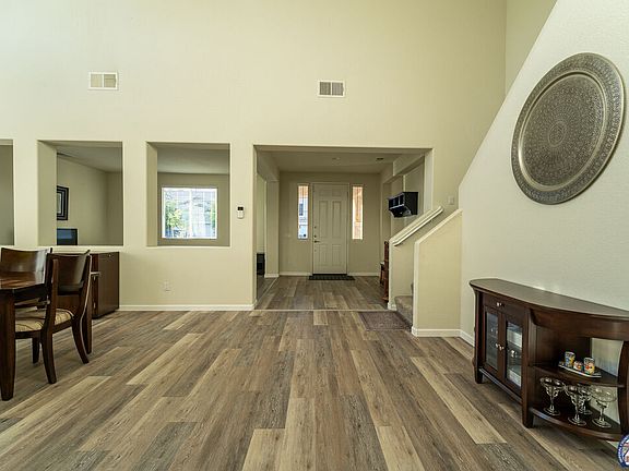 5th image of 687 Jewel St