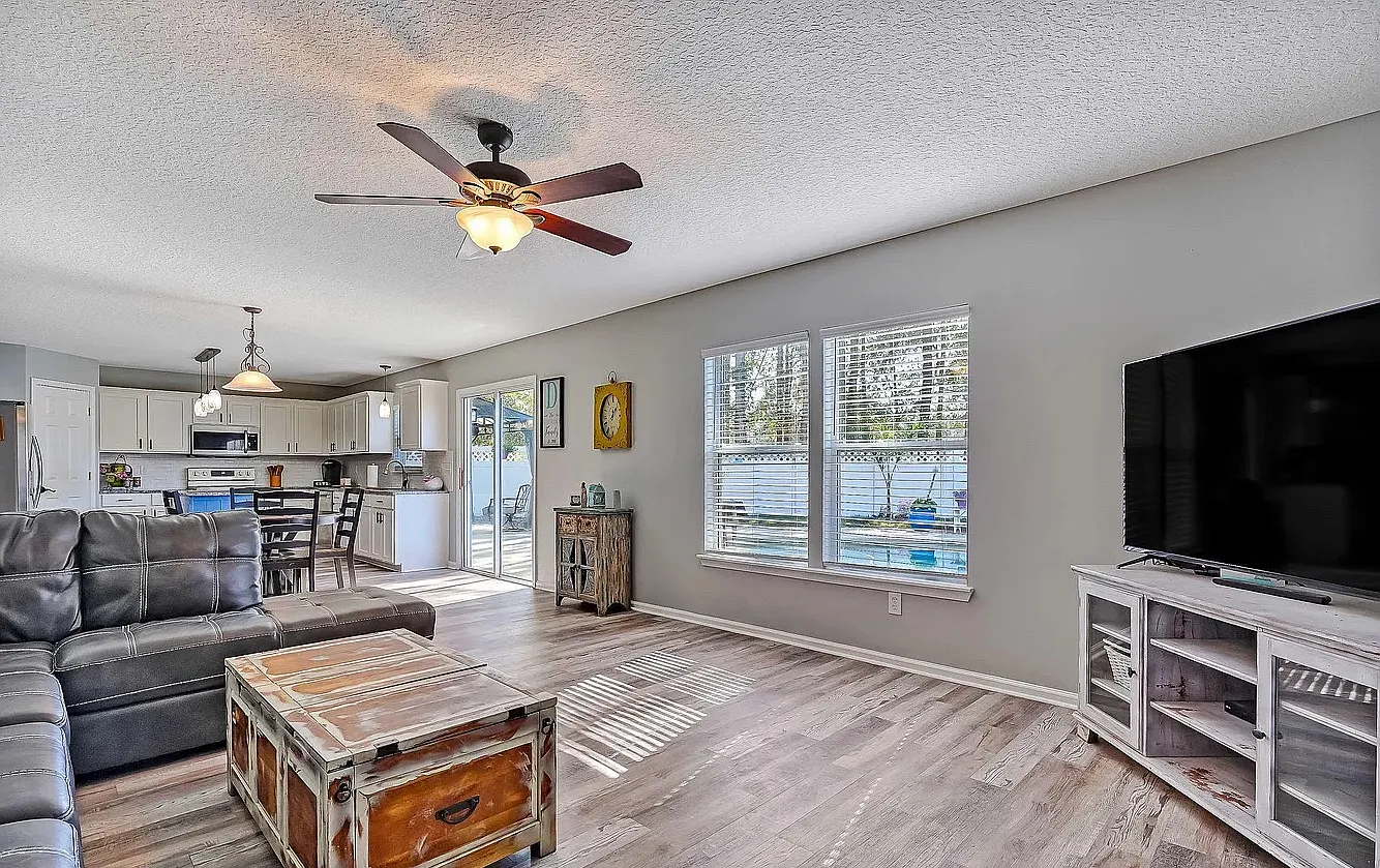 5 bed, 2249 sqft, $3,200 — Photo 4