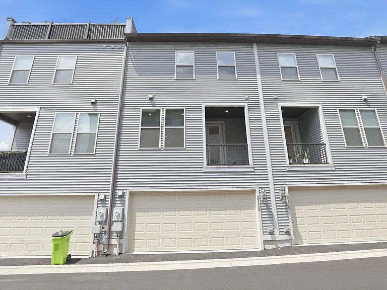 2118 Acadia Rd — Photo 40