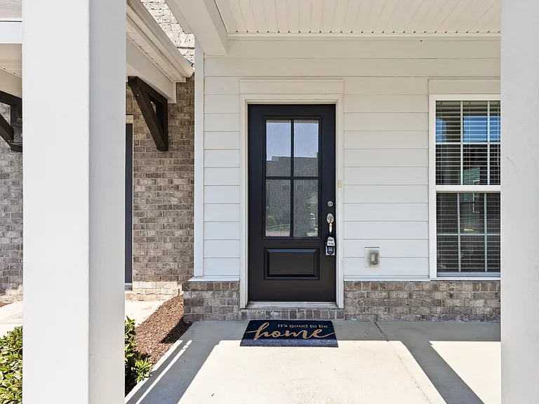 242 Mansfield Dr — Photo 2