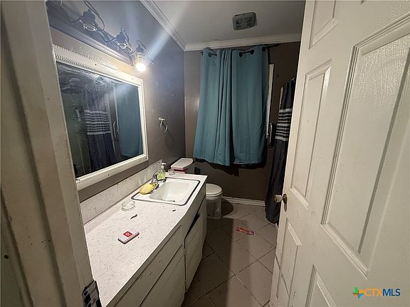 4th image of 518 Lazy Ln