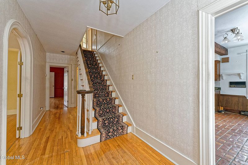 4th image of 3 Groesbeck Place