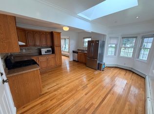 1864 Helen Ct, Merrick, NY 11566
