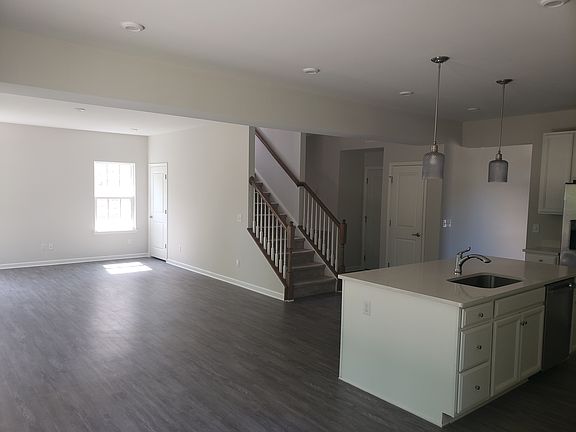 4th image of 912 Fancher Ln