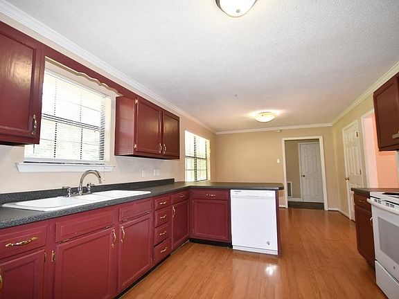 5th image of 627 Castleview Dr