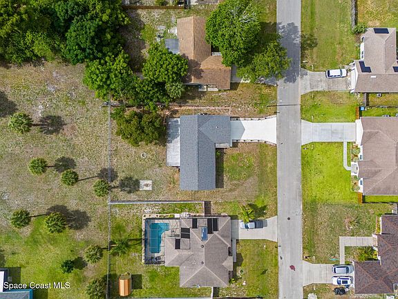 5th image of 271 Dorado Ave NE