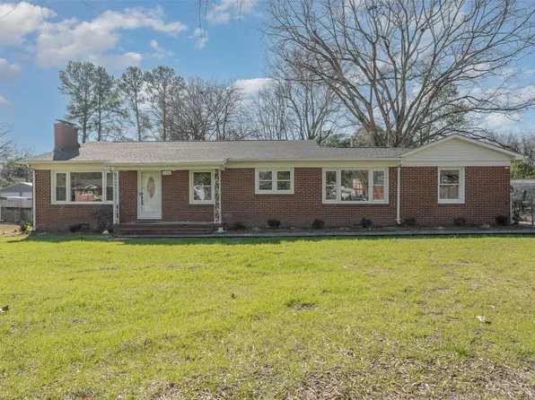6328 Lake Dr, Charlotte, NC 28215