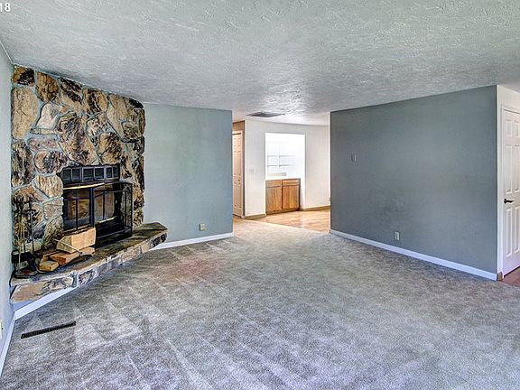 3rd image of 5040 Forsythia Dr