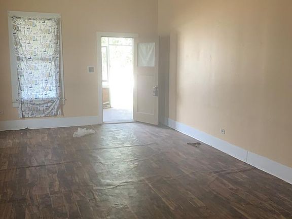 3rd image of 1131 W Levee St