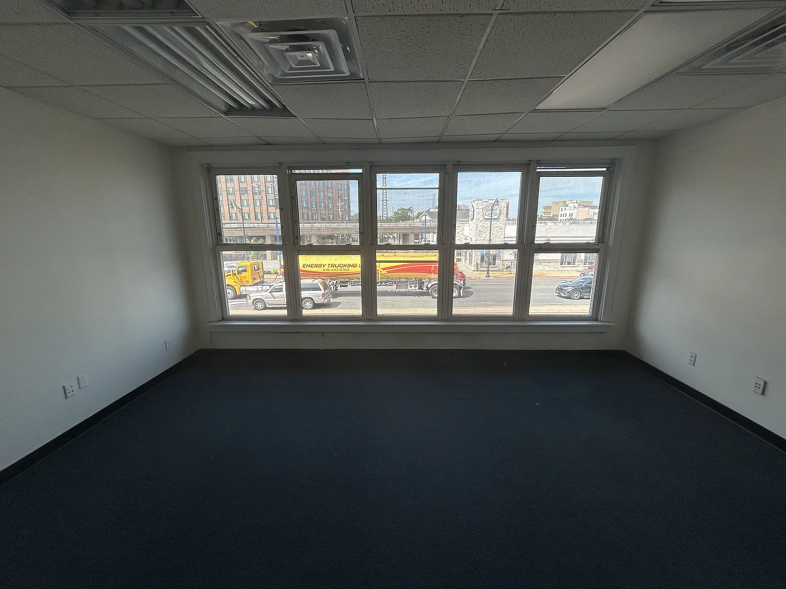 2 bed, 7500 sqft, $4,000 — Photo 3