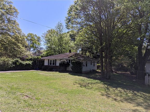 2nd image of 970 Oakview Dr SE