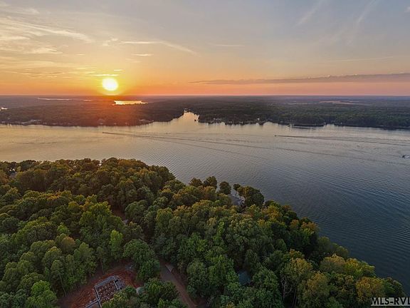 5th image of 15 Harbor Dr
