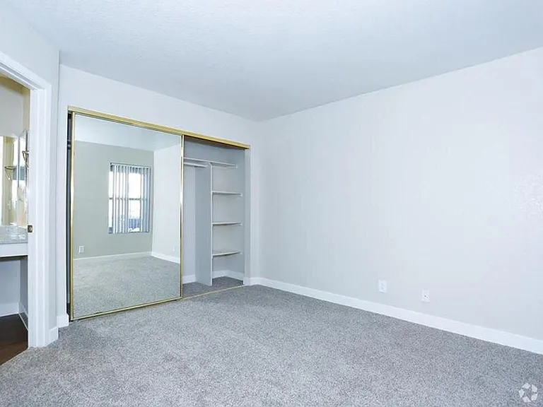 127 W Cypress St — Photo 20