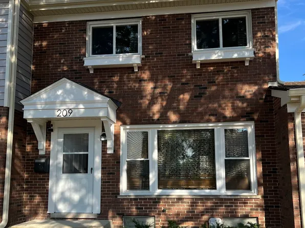 209 Lafayette St #209, Wood Dale, IL 60191