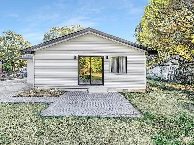 900 Tilden Rd — Photo 14