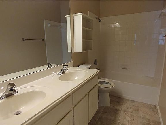 4th image of 19909 Canterwood Ln