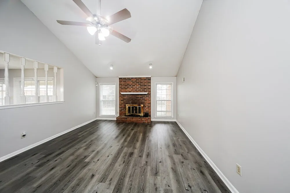 3 bed, 2.0 bath, 1462 sqft, $1,635 — Photo 4