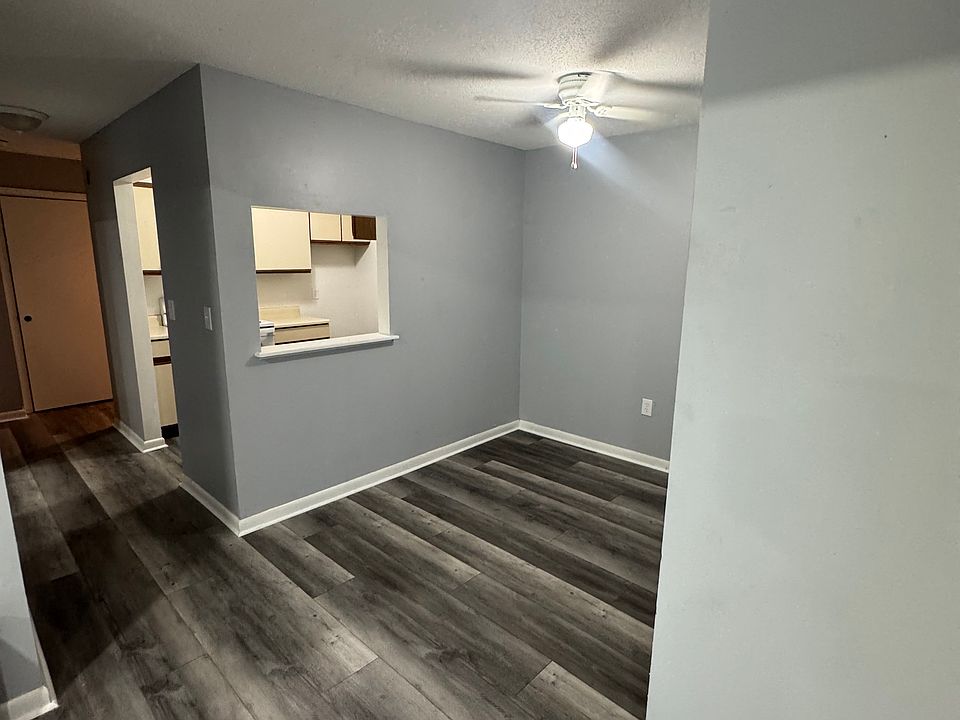 Dining Area (Middle Unit)