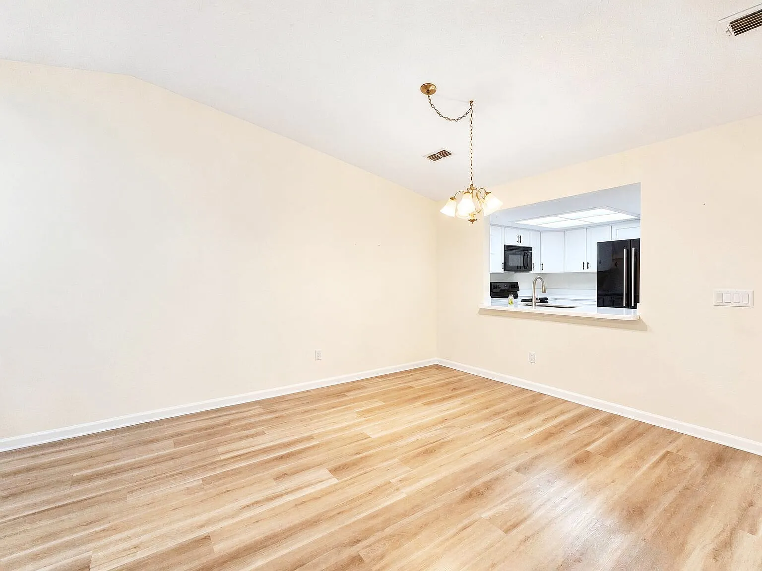 2 bed, 2.0 bath, 1250 sqft, $1,600 — Photo 4