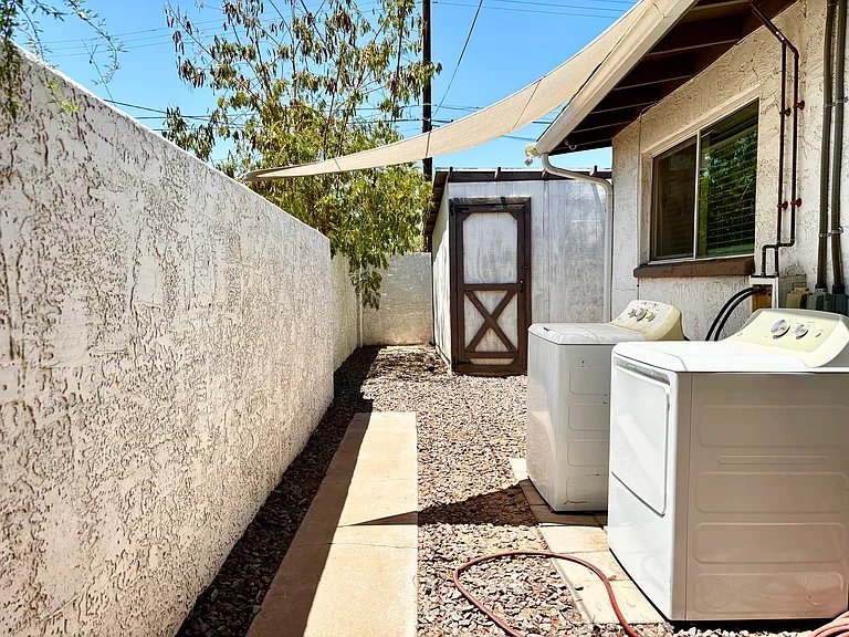 412 N 17th Dr #4 — Photo 11