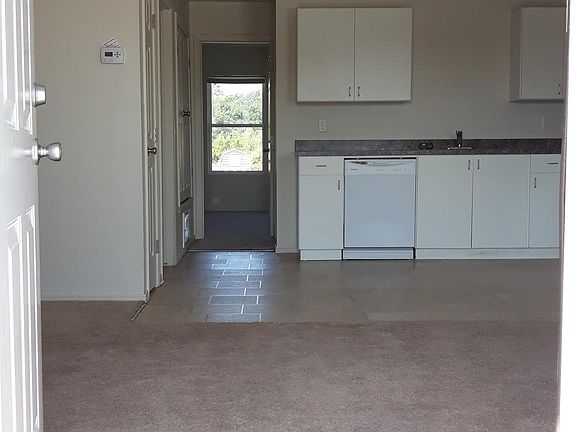 2nd image of 408 27th St APT 18
