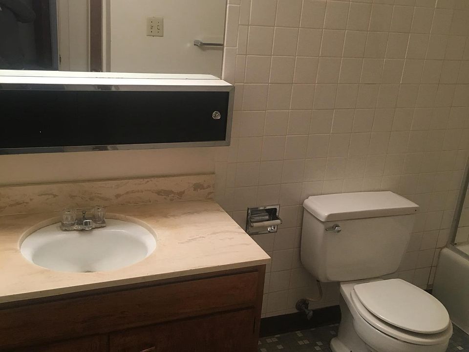 2nd image of 1409 Normandy Pl APT 215