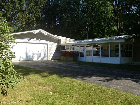 3rd image of 4676 S Miramar Ave