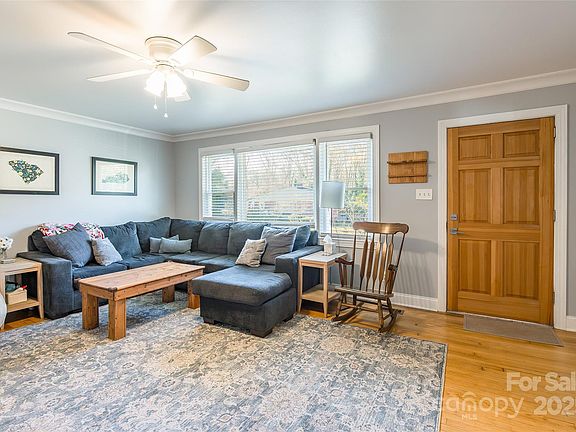 5th image of 724 Colonial Dr