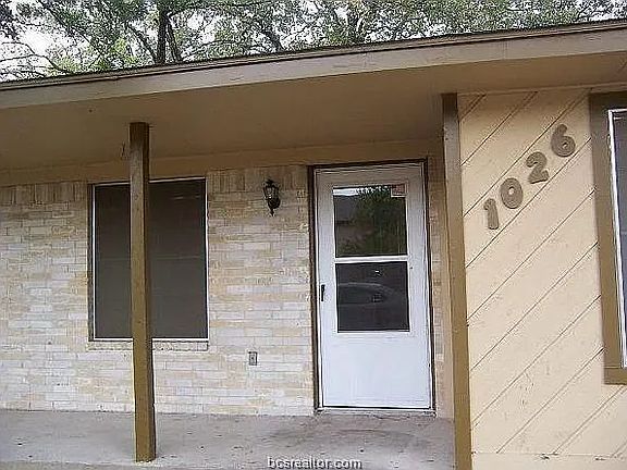 4th image of 1026 Navarro Dr