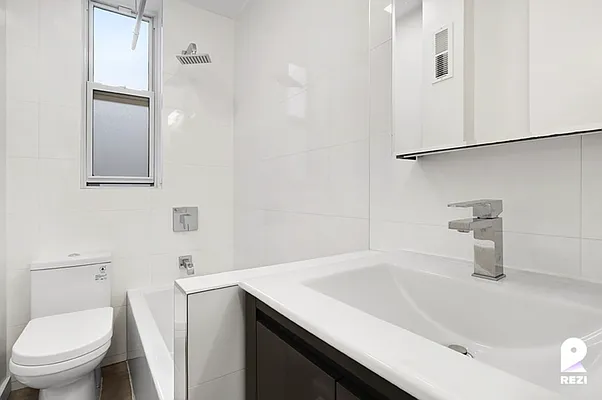 Rented by REZI | media 12