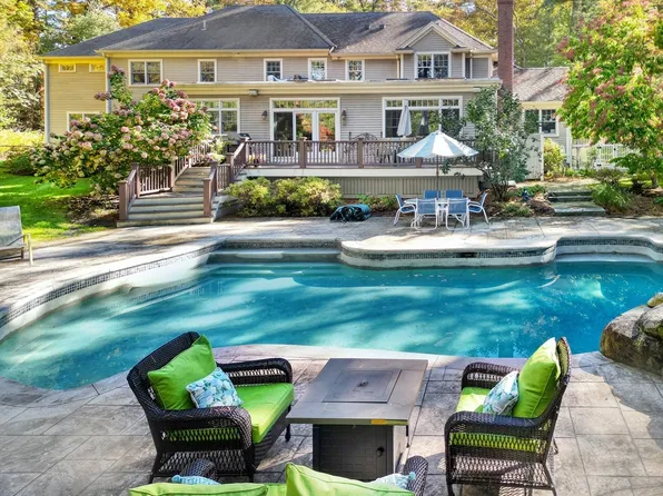 449 Dover Rd, Westwood, MA 02090