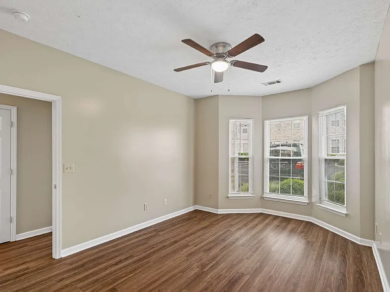 501 Churchill Xing — Photo 15