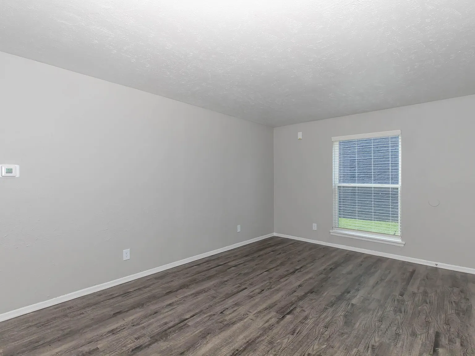 N Harwood Rd, North Richland Hills — Photo 2
