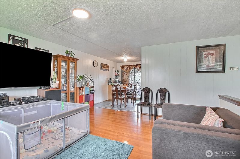 5th image of 4560 34th Avenue S