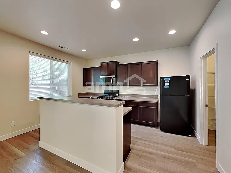 1719 Blacktail Ln — Photo 4