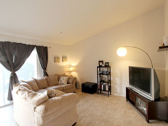 4th image of 2604 Avenida Del Vis
