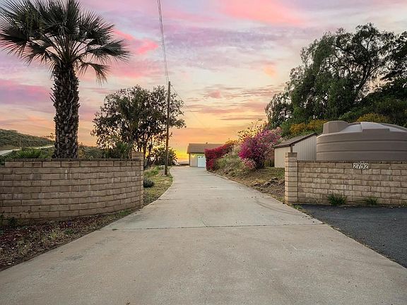 4th image of 2792 La Cresta Rd