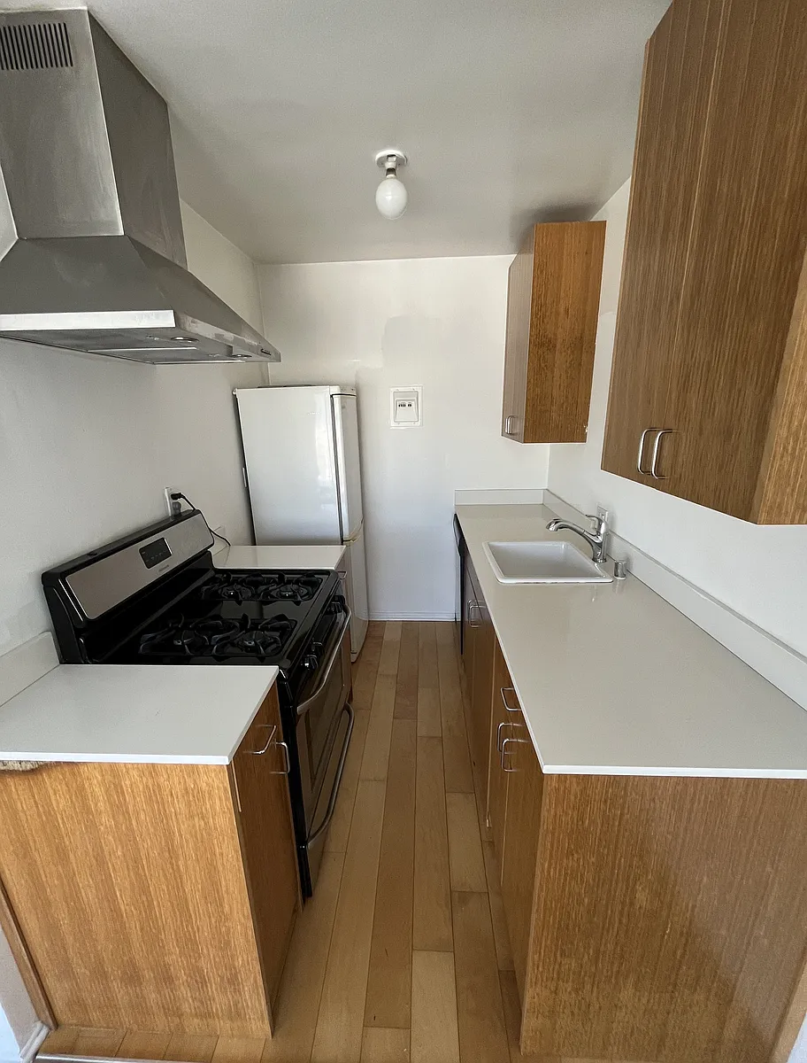 Building Photo - 1351 Armadale Ave #7