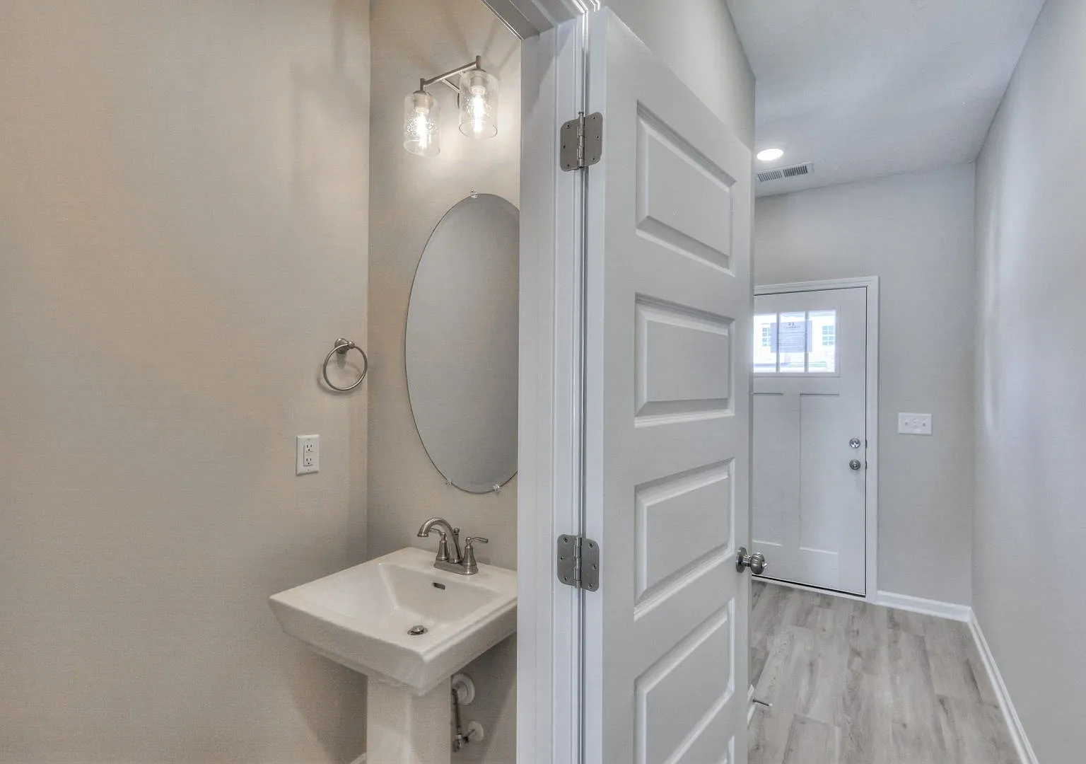 Brand New Luxury 3/2.5 Townhome - Move In Specials — Photo 4